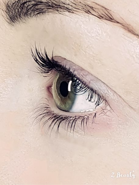 Lash Lift on medium lashes Close up on lashlifted eye